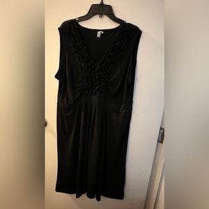 sleeveless black ruffle dress